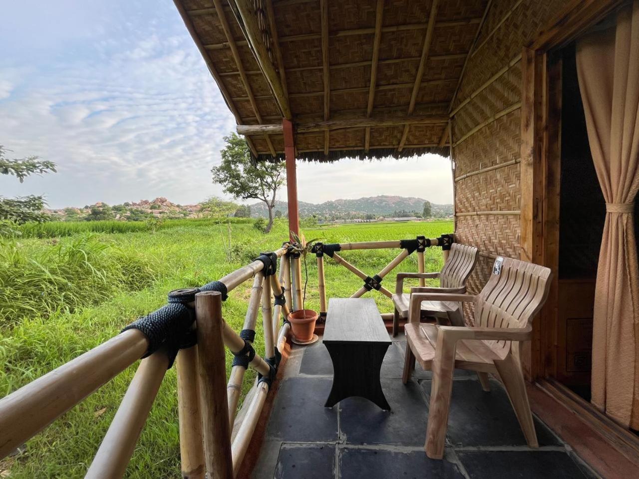 Hampi Rasta Cafe Hotel Buitenkant foto
