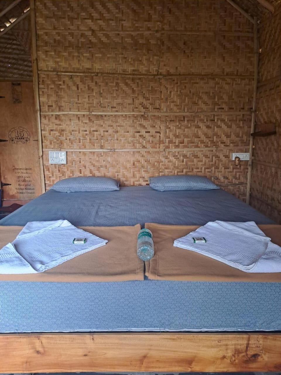 Hampi Rasta Cafe Hotel Buitenkant foto